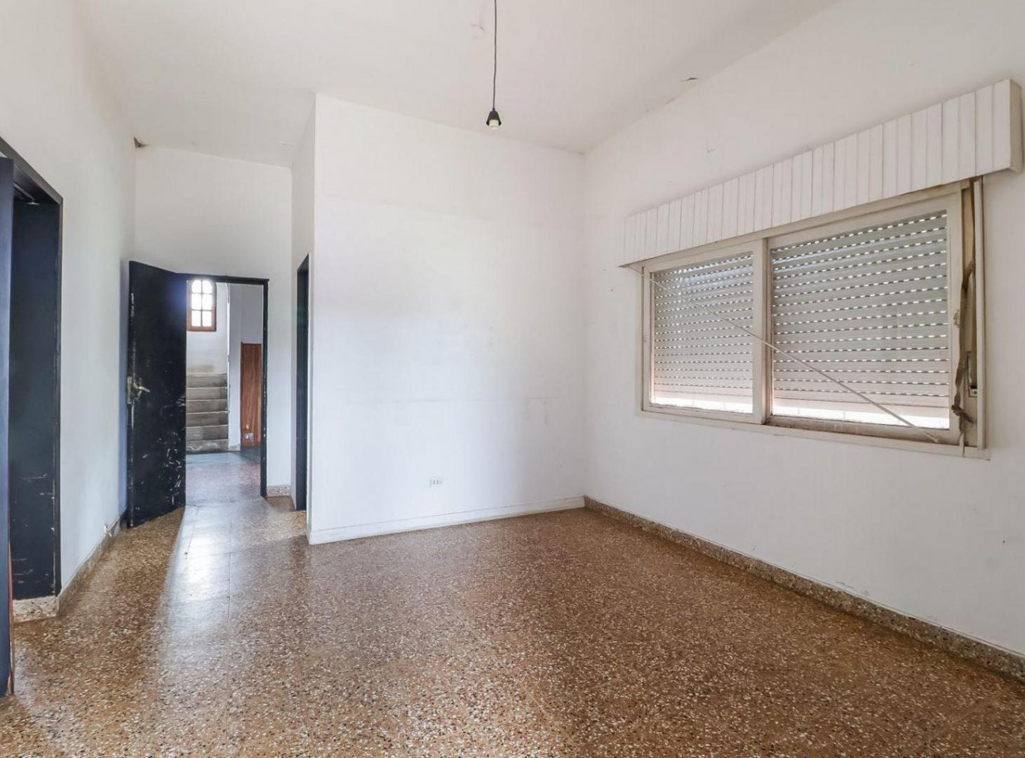 Foto de Casa en Venta + Depto con patio en Hurlingham, imagen 1