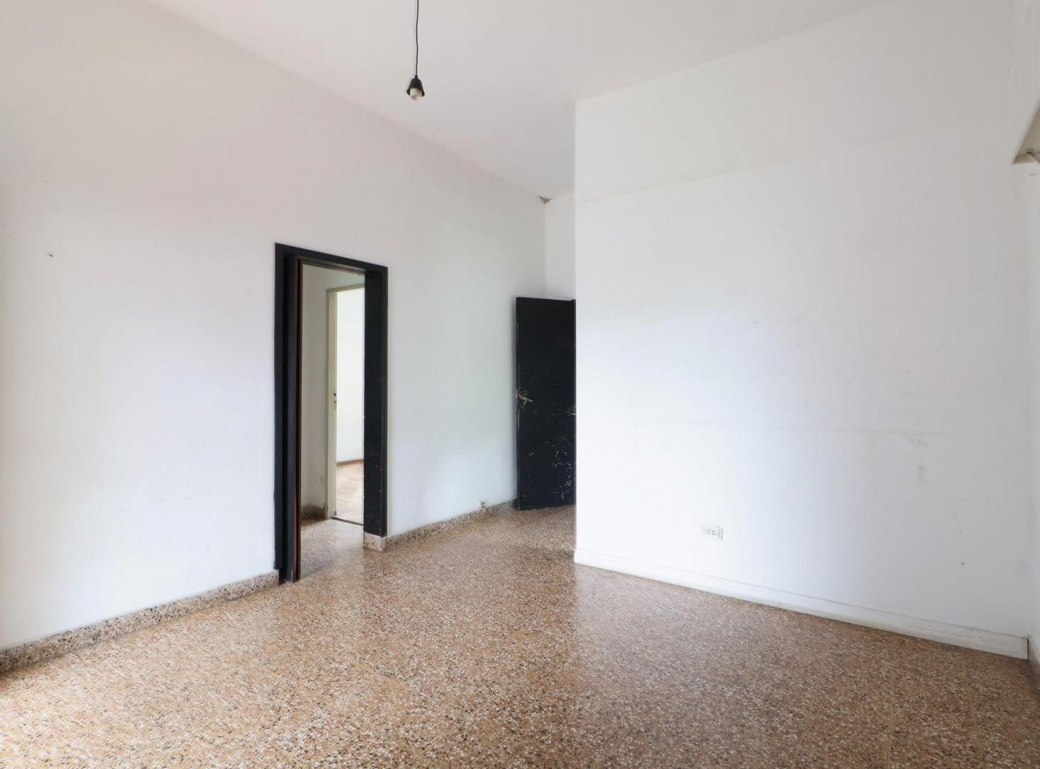 Foto de Casa en Venta + Depto con patio en Hurlingham, imagen 3