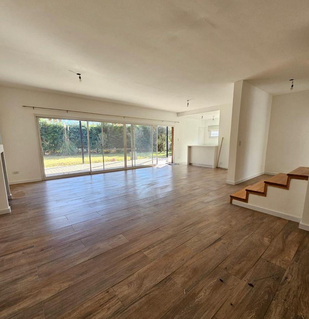 Foto de Venta de excelente casa en la cañada, los tilos 111, km 56, imagen 1