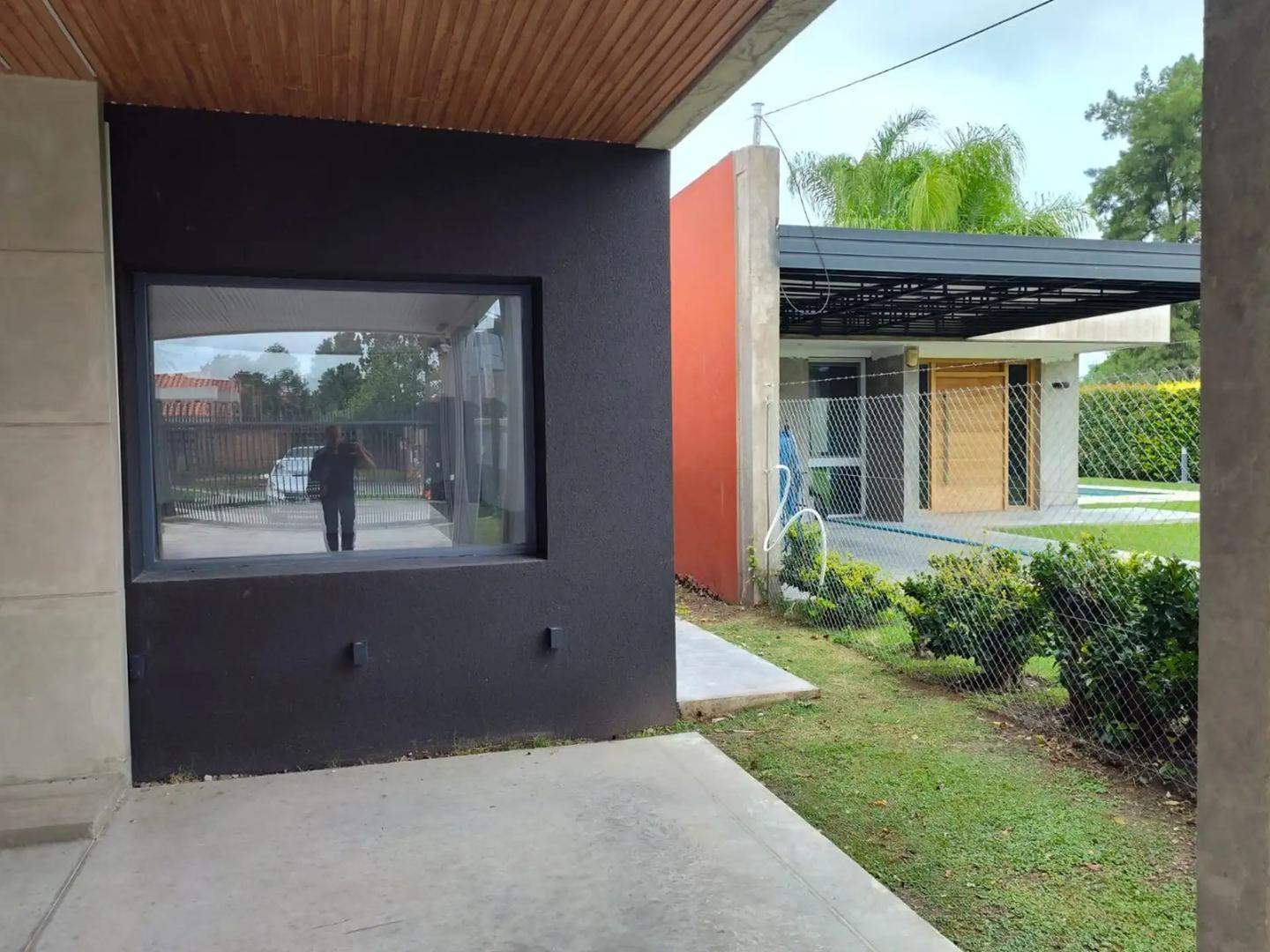 Foto de Hermosa casa residencial desarrollada en una planta. Constru, imagen 3