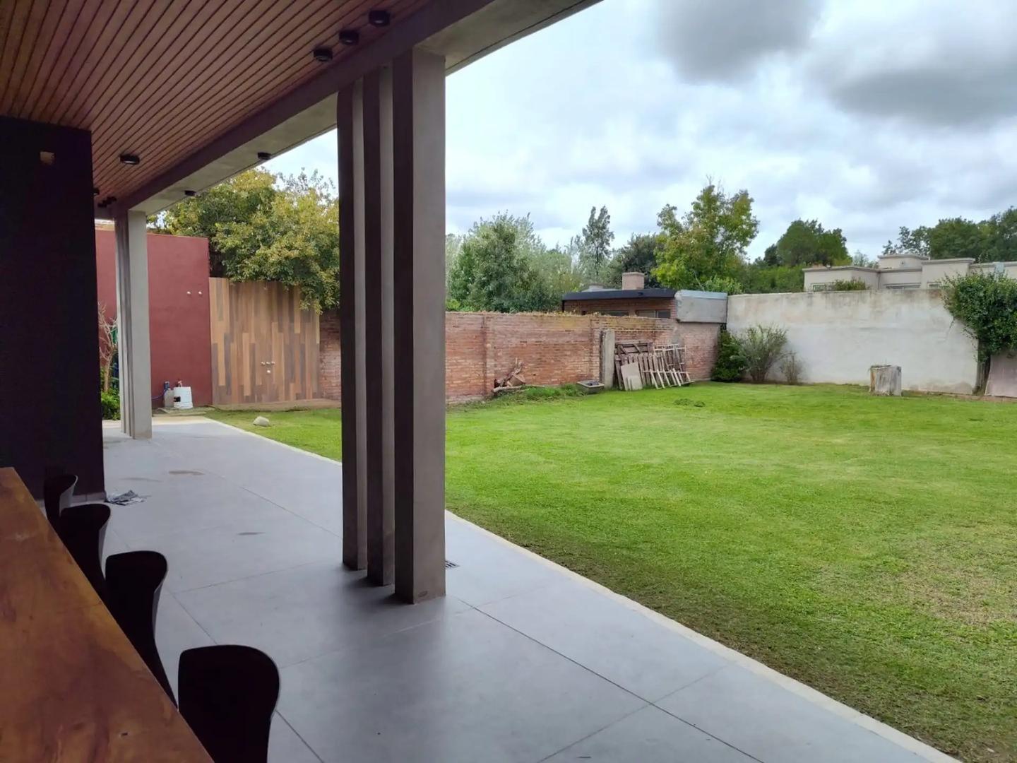 Foto de Hermosa casa residencial desarrollada en una planta. Constru, imagen 4