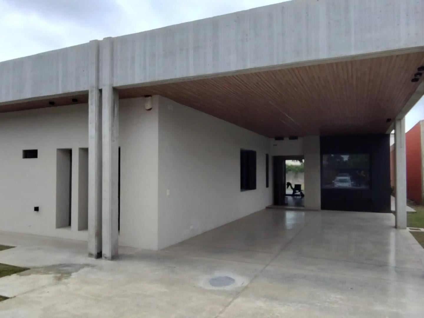 Foto de Hermosa casa residencial desarrollada en una planta. Constru, imagen 1