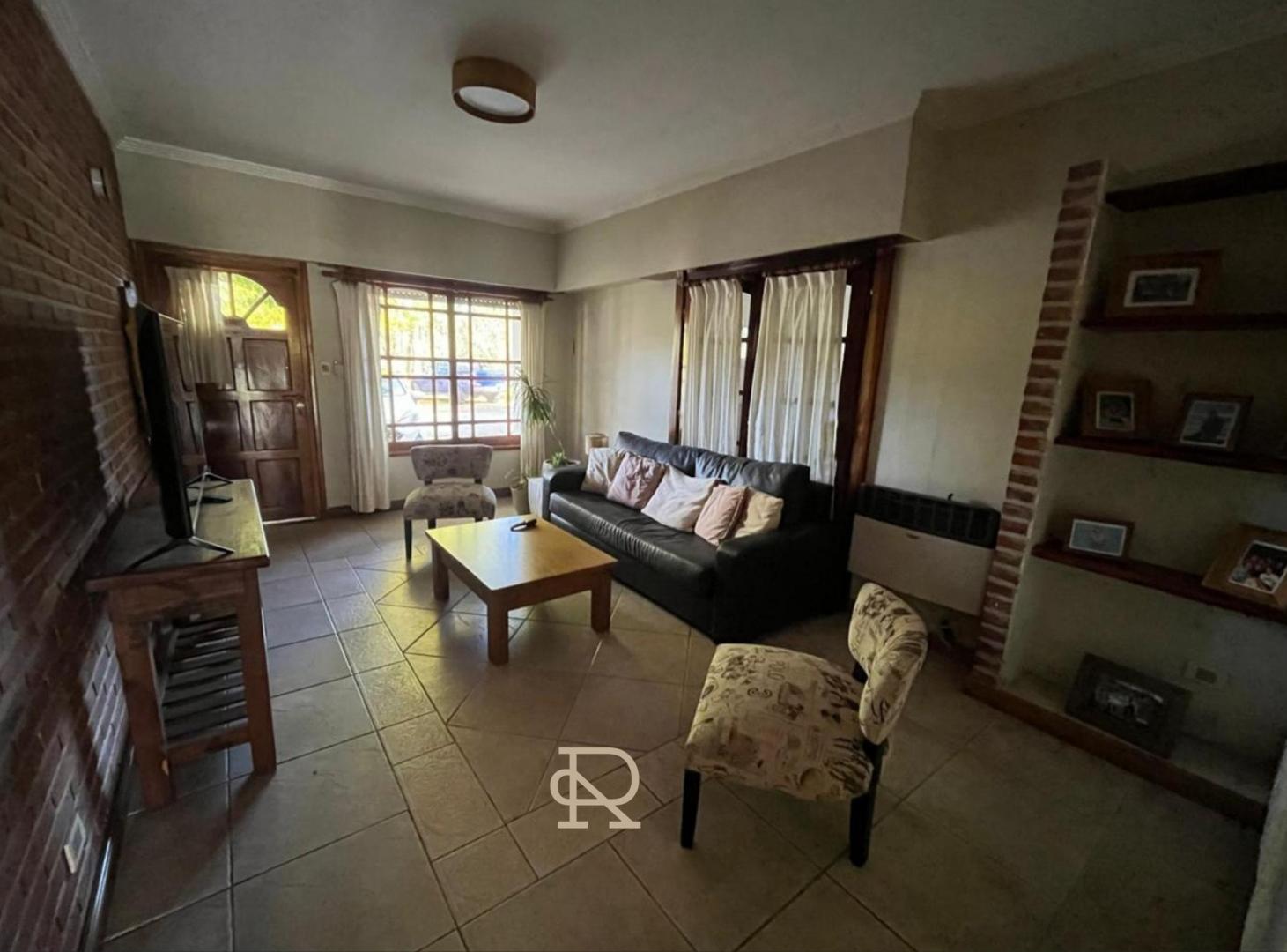 EXCELENTE CASA DE DOS PLANTAS EN VENTA. INMEJORABLE RELACIÓN PRECIO-CALIDAD-PRESTACIONES!!