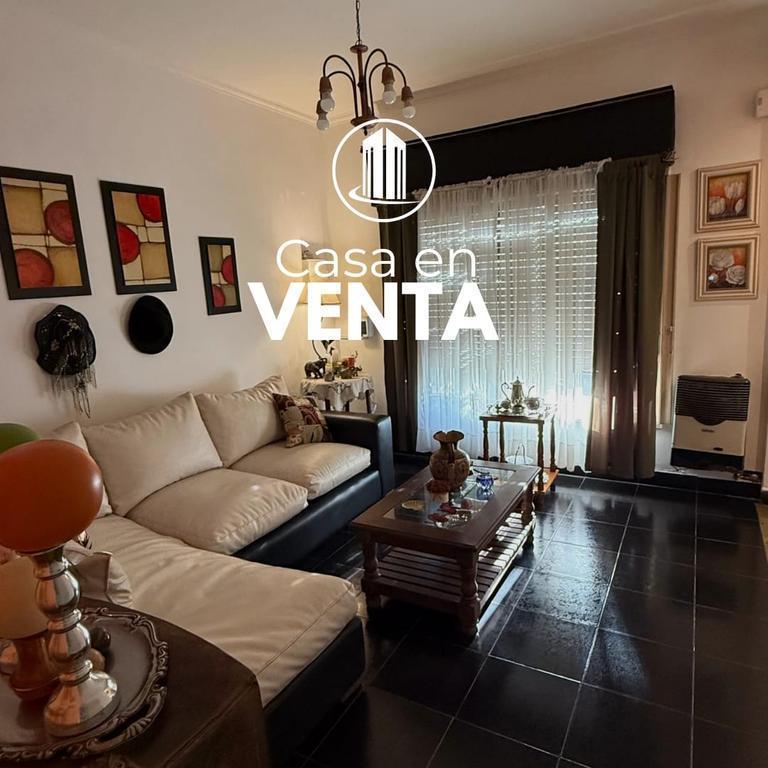Foto de VENDO. Casa y departamento céntrico. Concordia, ER., imagen 1
