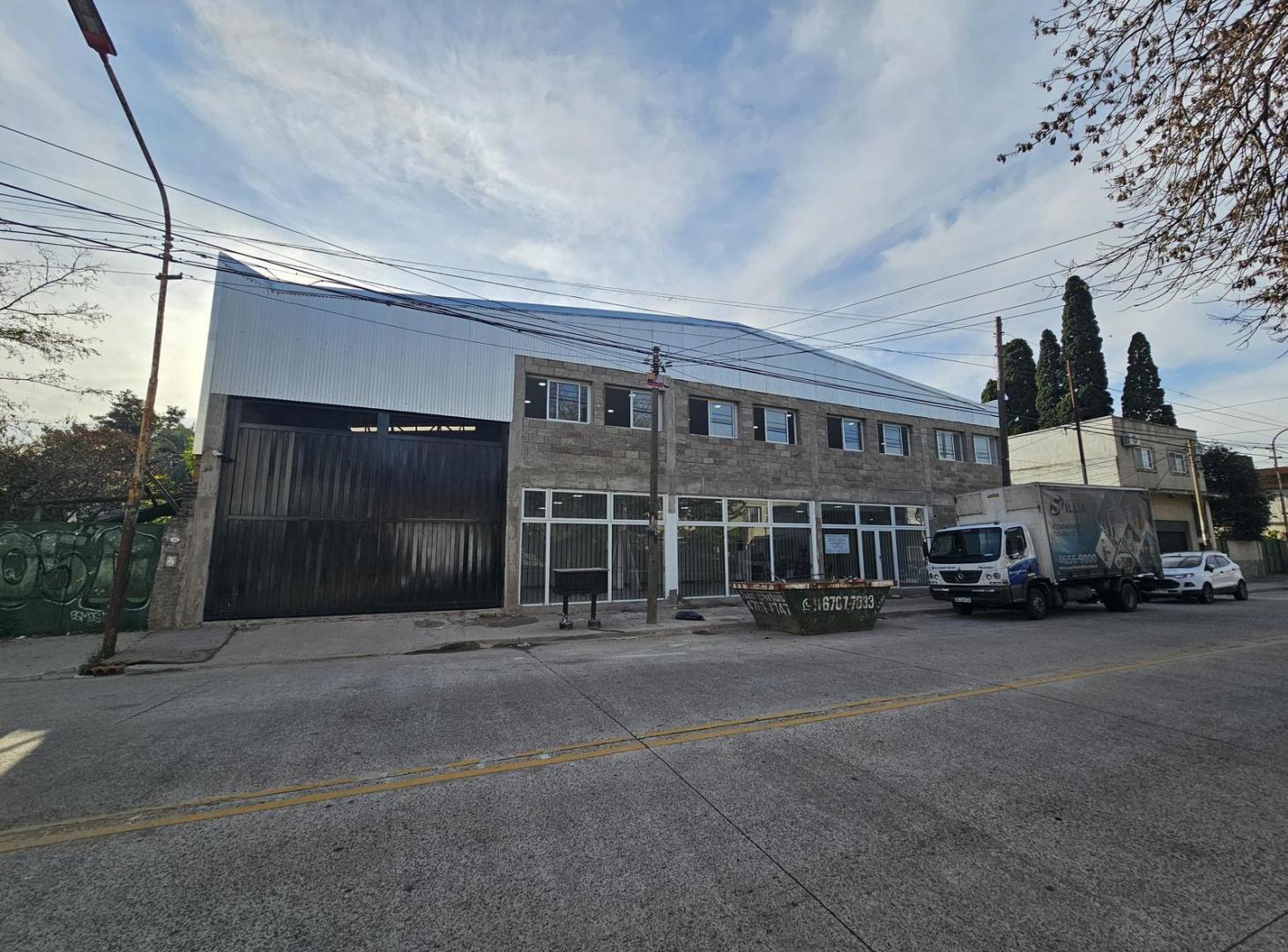 Foto de Galpón 1.300m2 - Venta - Alquiler - Villa Sarmiento, imagen 2
