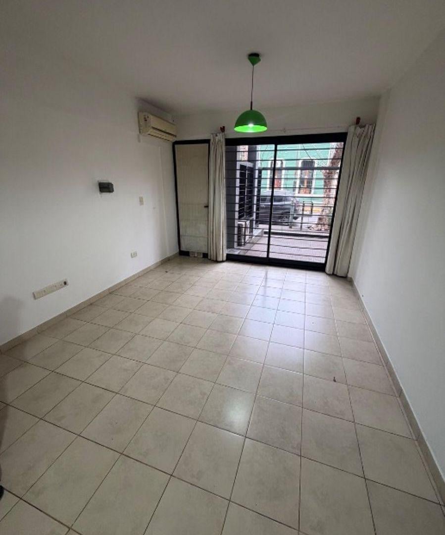 Foto de Departamento en alquiler con cochera en Bernal centro, imagen 5