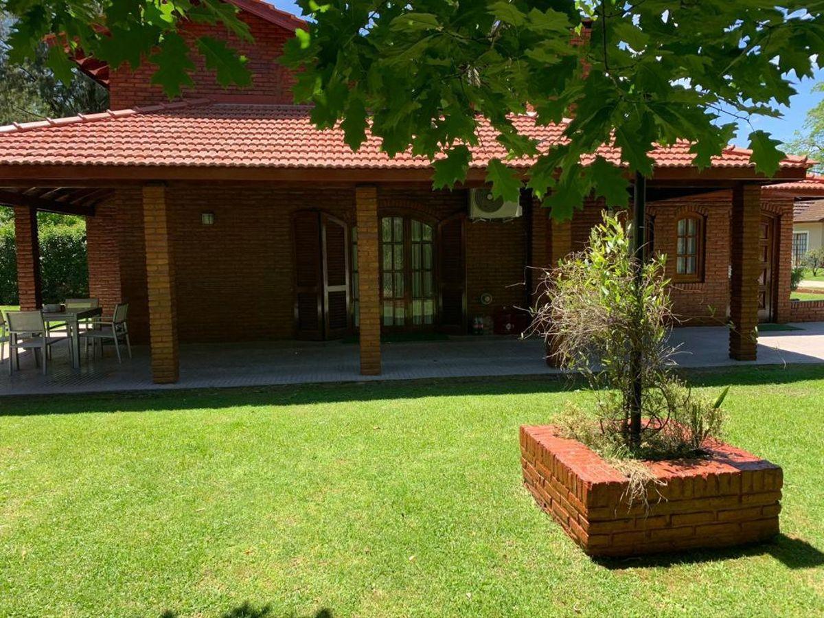 Foto de Hermosa casa en venta en El Country Club El Pato, imagen 5