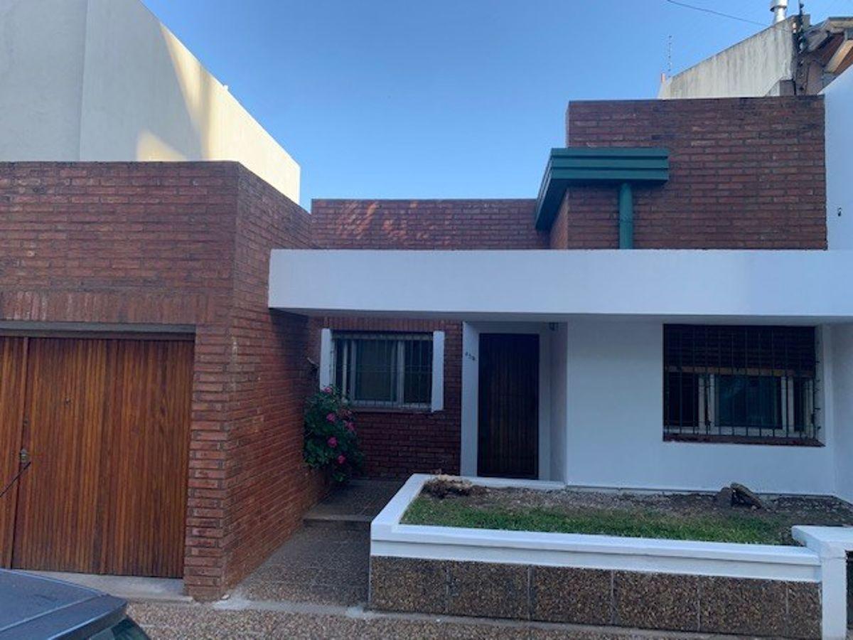 Foto de Casa en venta en el centro de Quilmes, imagen 2