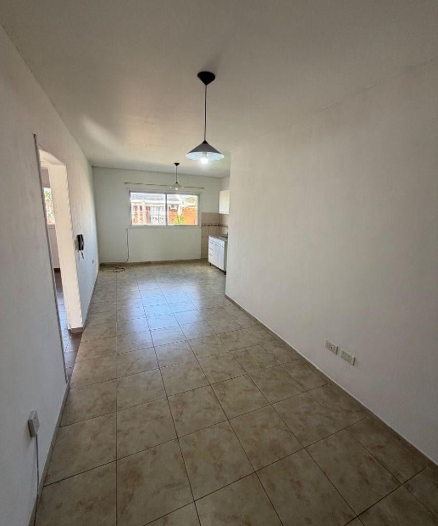 Foto de Departamento en Alquiler en Ezpeleta, imagen 2
