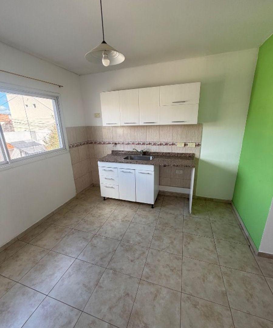 Foto de Departamento en Alquiler en Ezpeleta, imagen 3