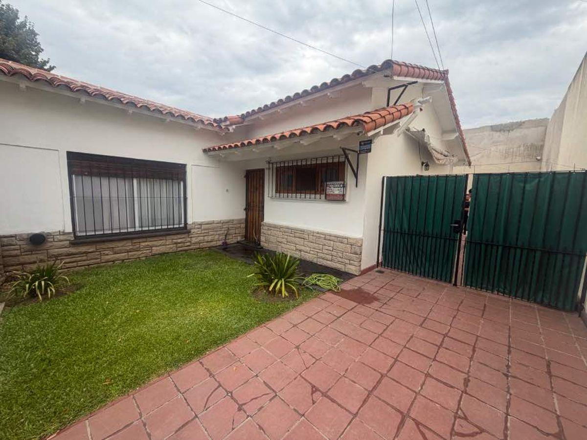 Foto de Excelente chalet en venta en Quilmes, imagen 2