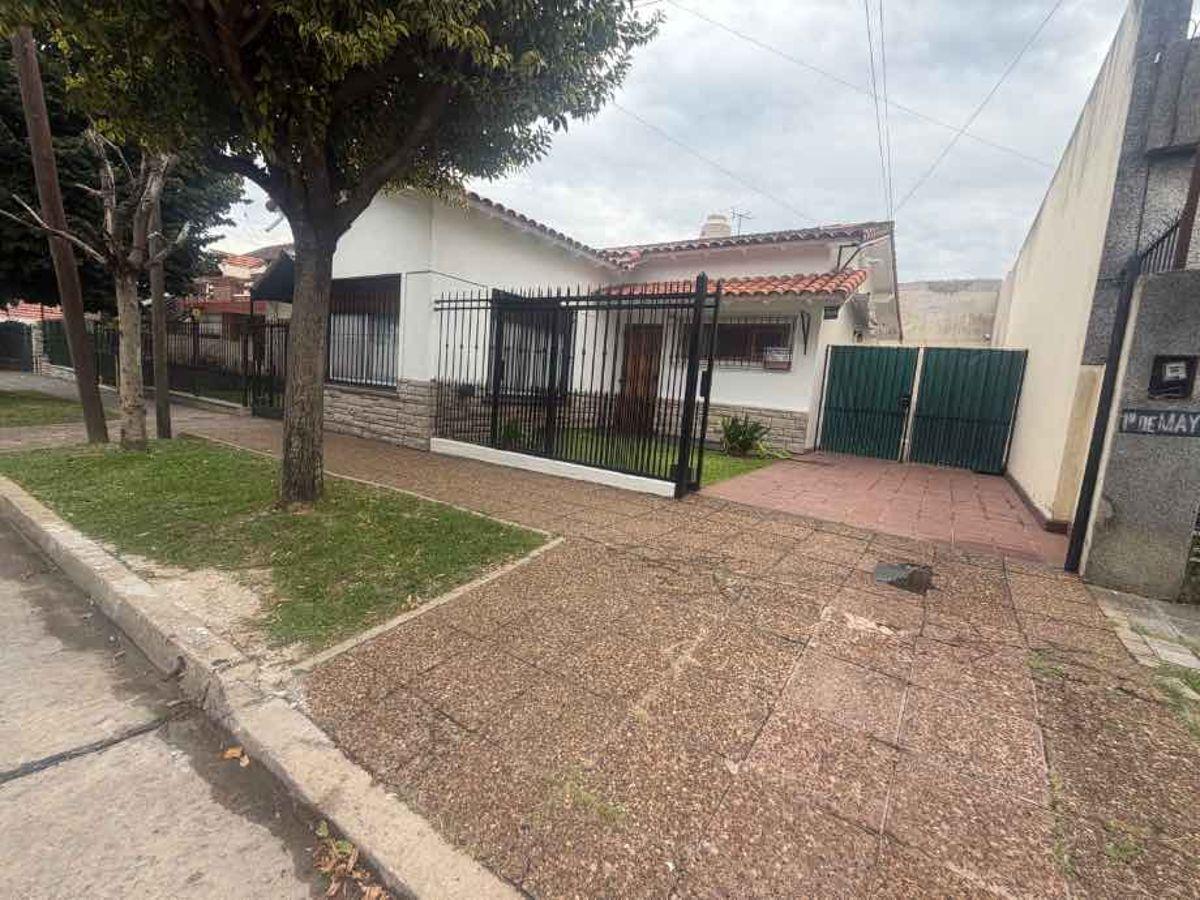 Foto de Excelente chalet en venta en Quilmes, imagen 1