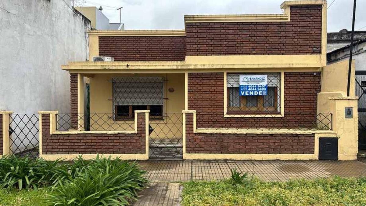 Foto de Casa en venta estilo Americano de 3 Ambientes en Quilmes Oeste, imagen 1