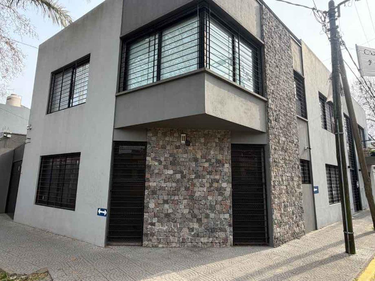 Foto de Hermoso departamento de 4 ambientes en planta baja, imagen 1