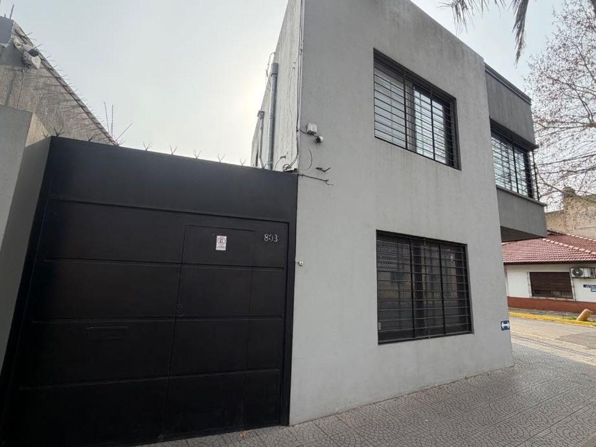 Foto de Hermoso departamento de 4 ambientes en planta baja, imagen 2