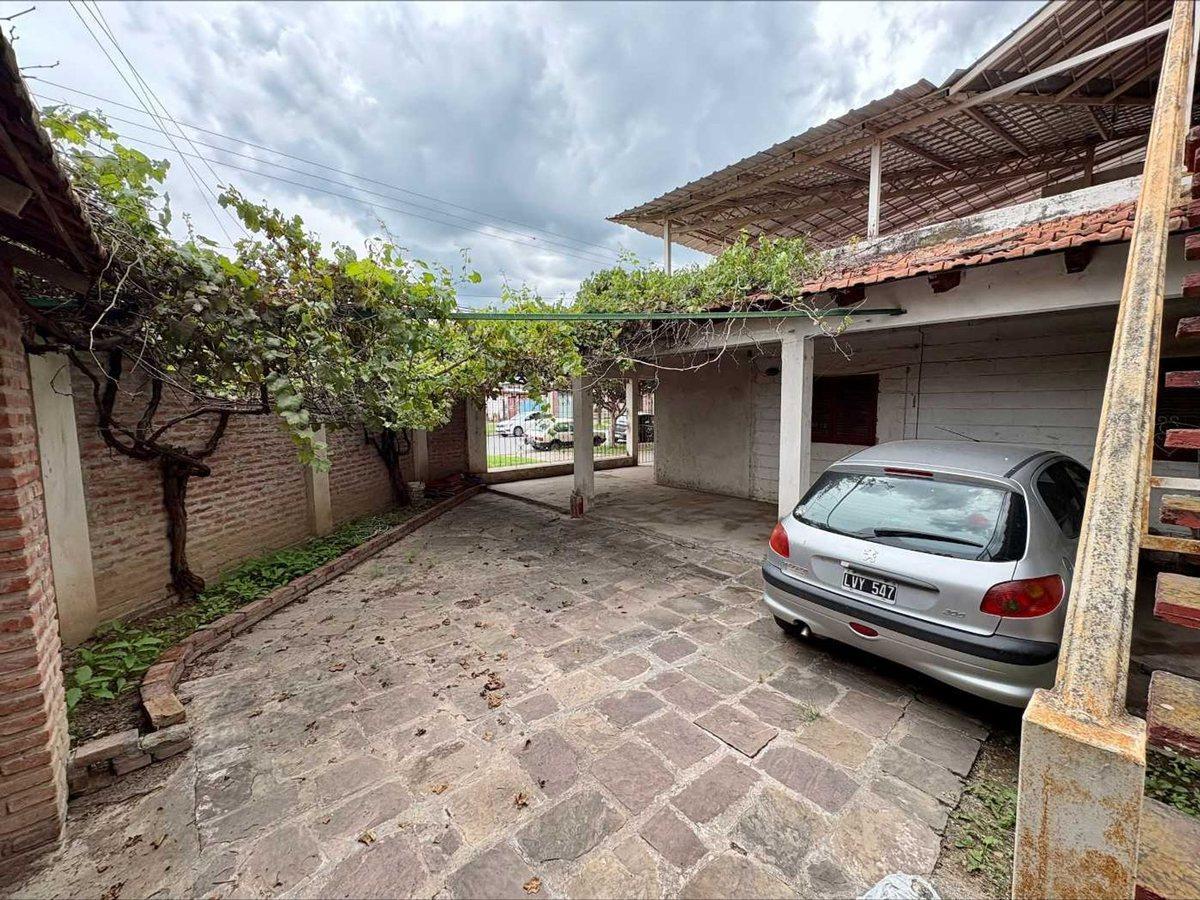 Foto de CASA ESQ 3 DORMITORIOS B° INTERSINDICAL ZONA SUR, imagen 1