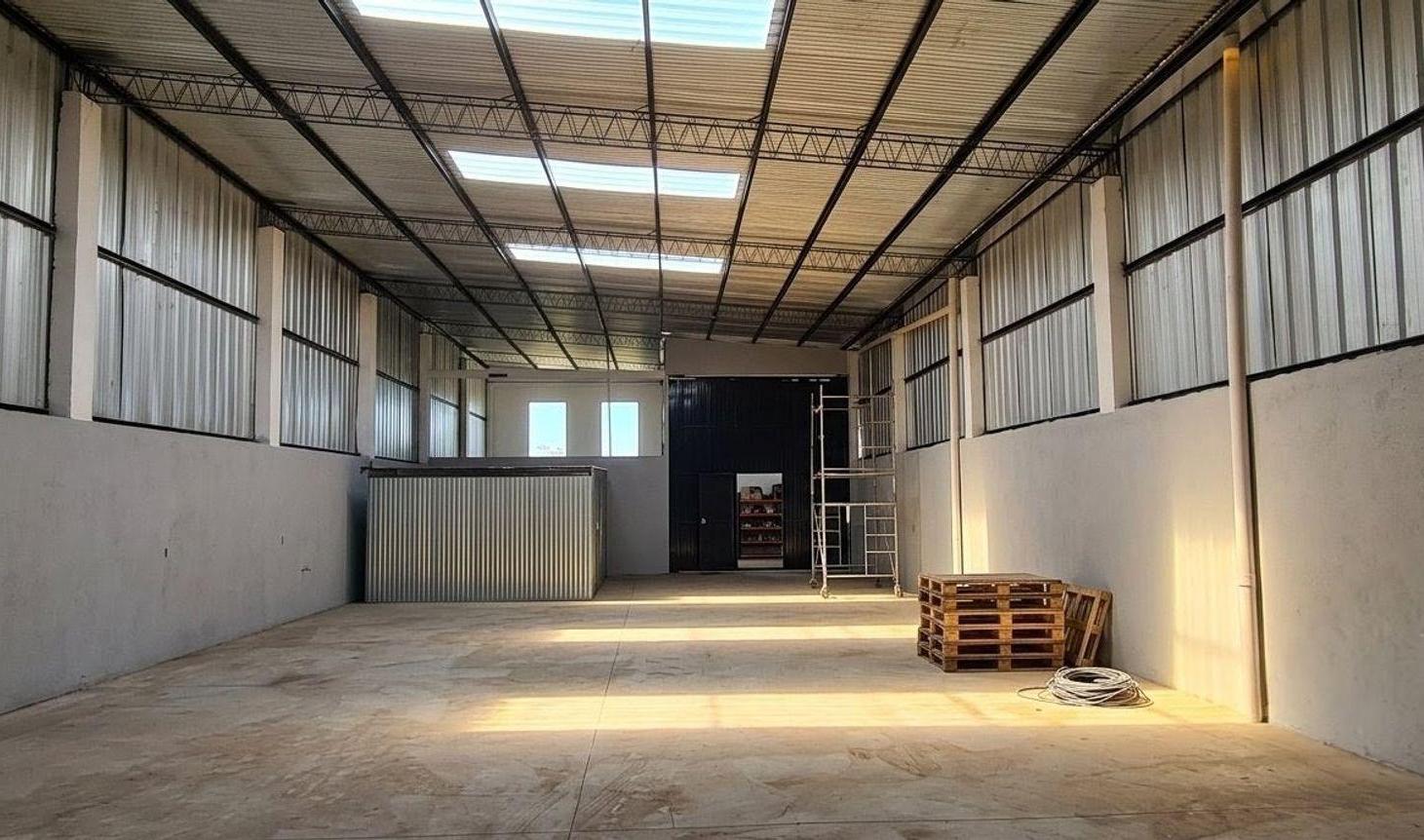 Foto de GALPON A ESTRENAR EN VENTA ZONA SUR 300 M2, imagen 3