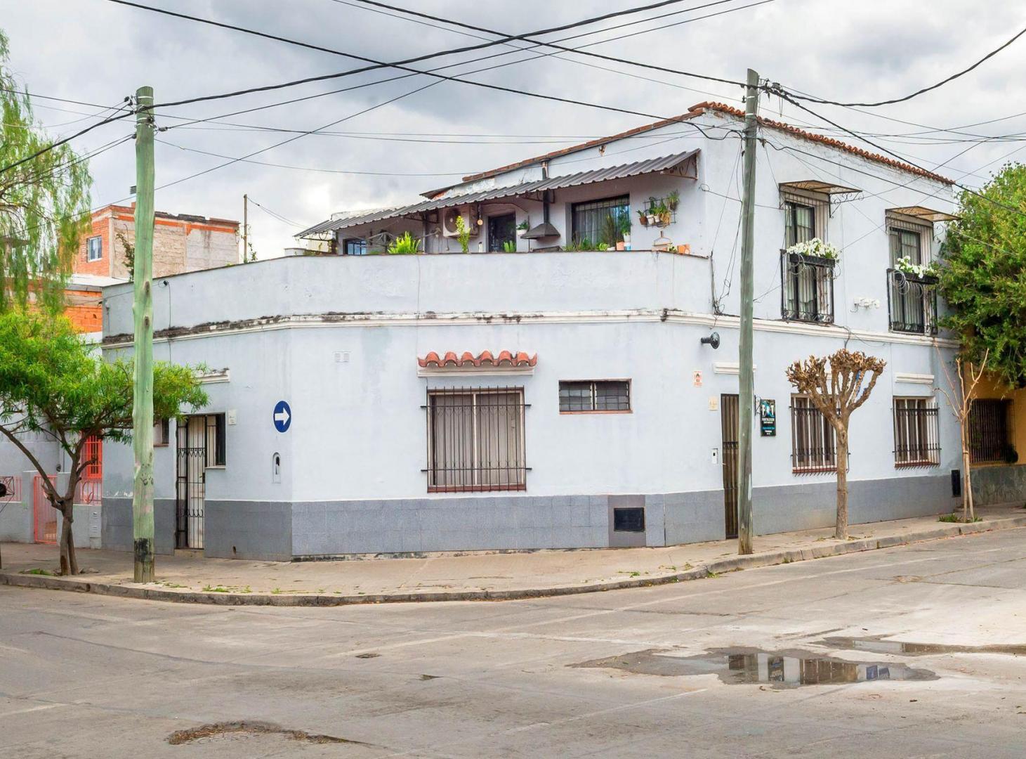 Foto de VENTA CASA CON DEPTO ZONA PLAZA ALVARADO, imagen 1