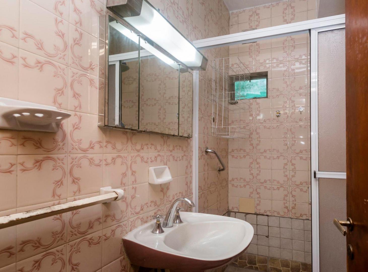 Foto de CASA 5 DORMITORIOS VENTA MACROCENTRO EN ESQUINA, imagen 3