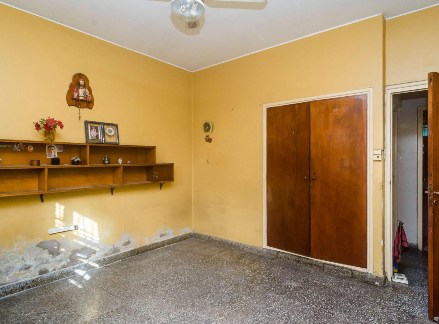 Foto de CASA 5 DORMITORIOS VENTA MACROCENTRO EN ESQUINA, imagen 4
