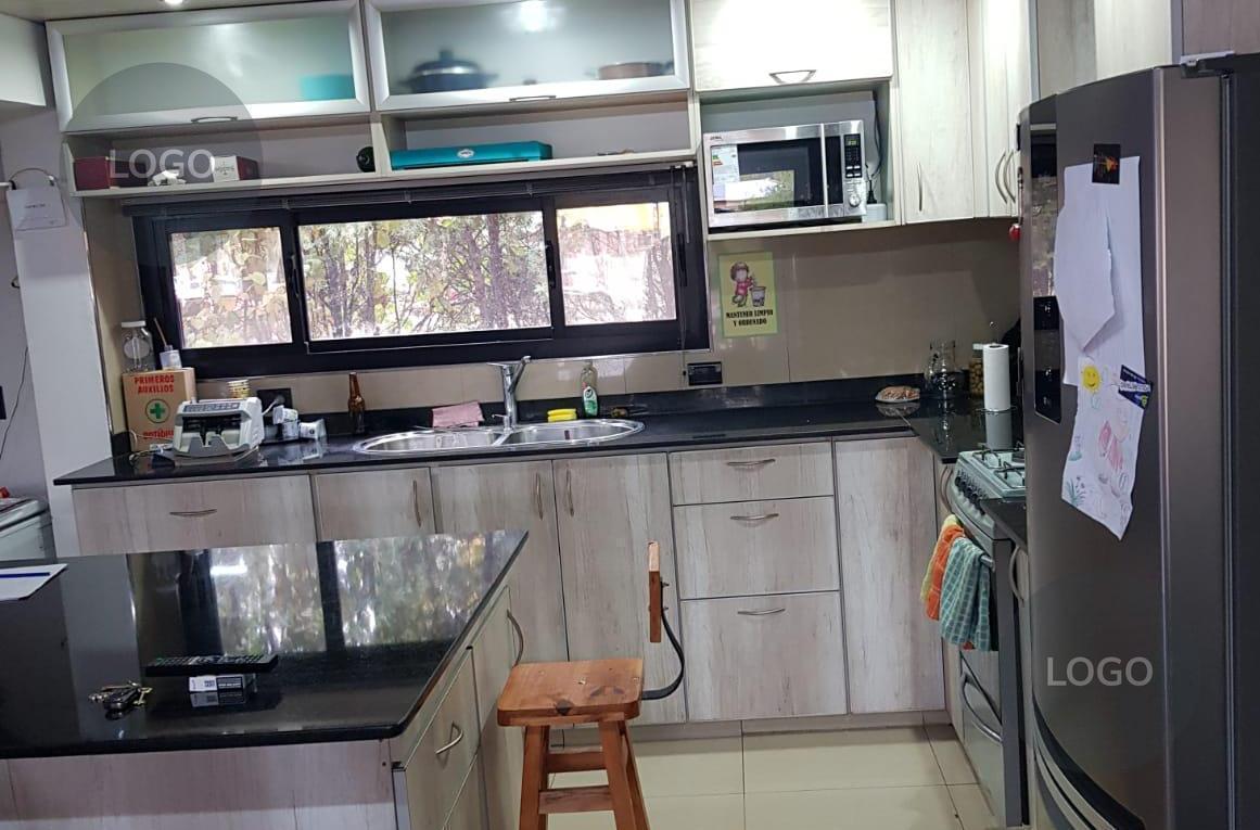 Foto de En Venta | Casa de 5 Dormitorios con Galpón y Piscina | Cinco Saltos, imagen 5