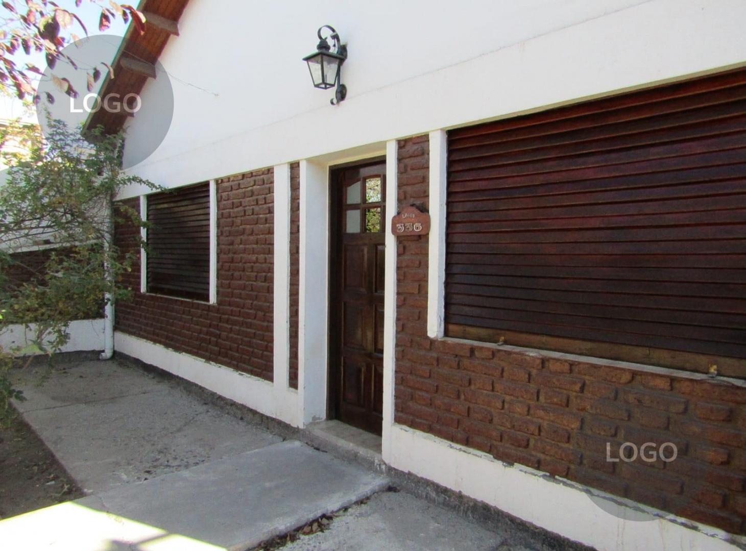 Foto de En Venta | Casa de 3 Dormitorios + Departamento | Fernández Oro, imagen 1