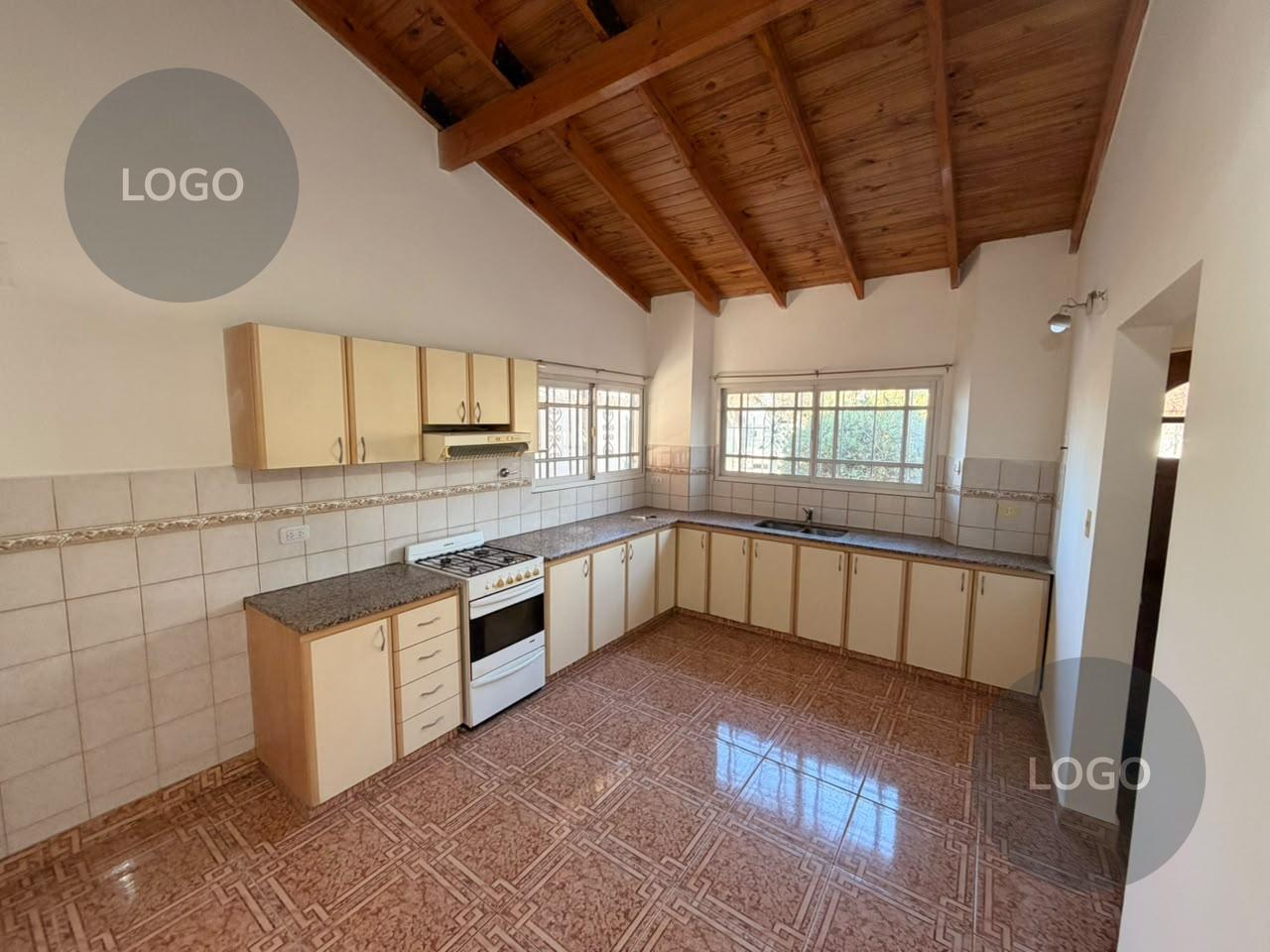 Foto de En Venta | Casa APTO CRÉDITO de 3 Dormitorios con Jardín y Cochera | B°, imagen 5