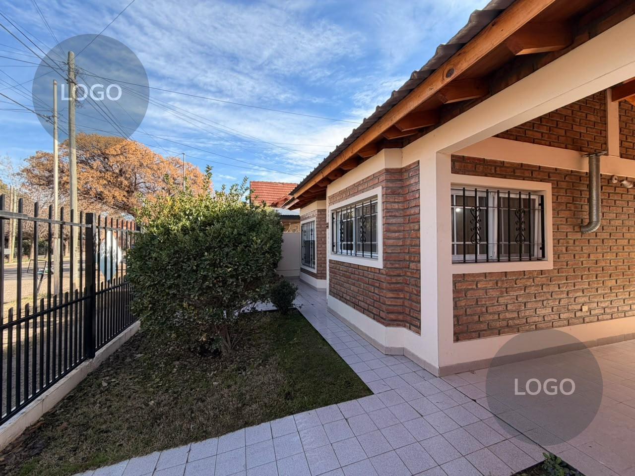 Foto de En Venta | Casa APTO CRÉDITO de 3 Dormitorios con Jardín y Cochera | B°, imagen 3
