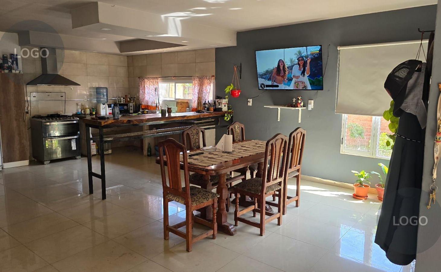 Foto de En Venta | Casa de 2 Dormitorios con Quincho y Garage Doble | Centro |, imagen 4