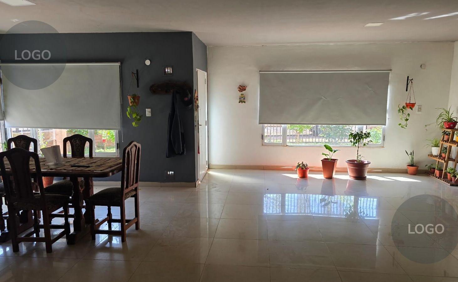 Foto de En Venta | Casa de 2 Dormitorios con Quincho y Garage Doble | Centro |, imagen 3