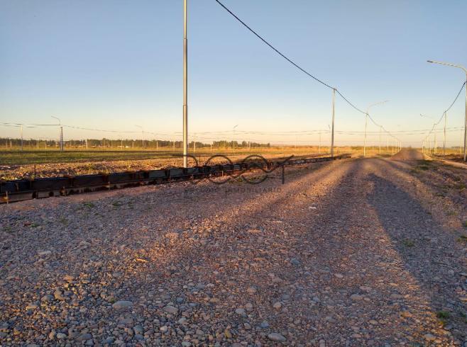 Foto de En Venta | Lote en Esquina de 366 m² con Servicios Completos | B°, imagen 3