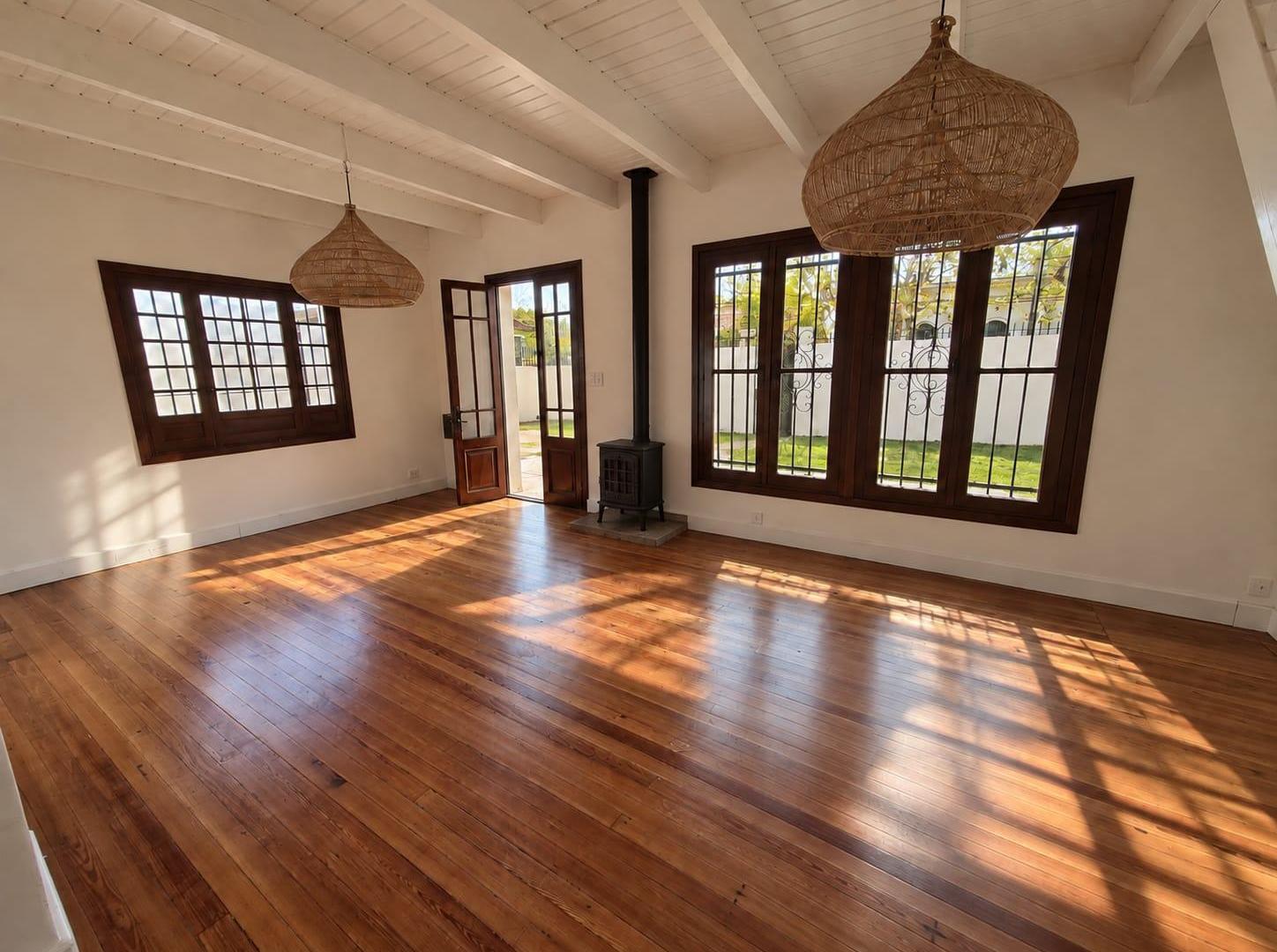 Foto de CASA EN VENTA DE 5 AMBIENTES CON PILETA Y QUINCHO EN ADROGUE, imagen 1