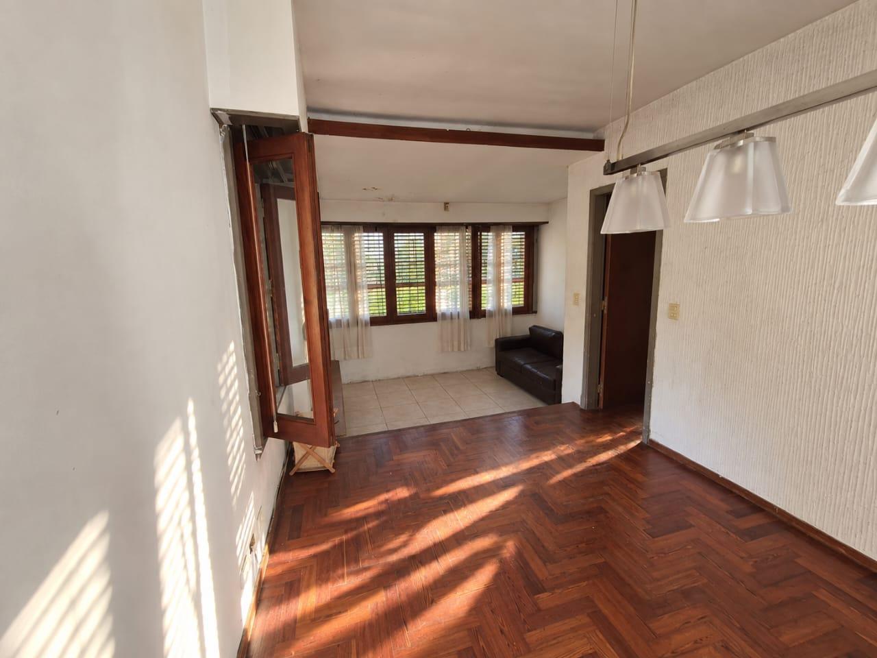 Foto de CASA EN VENTA 5 AMBIENTES CON JARDIN PILETA Y QUINCHO EN ADROGUE, imagen 5