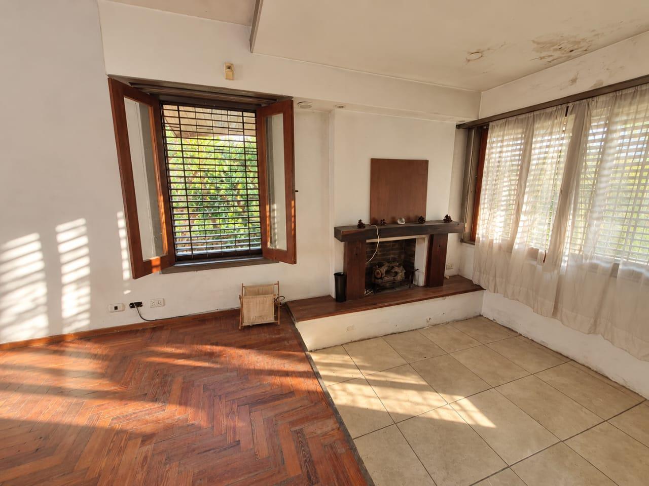 Foto de CASA EN VENTA 5 AMBIENTES CON JARDIN PILETA Y QUINCHO EN ADROGUE, imagen 2
