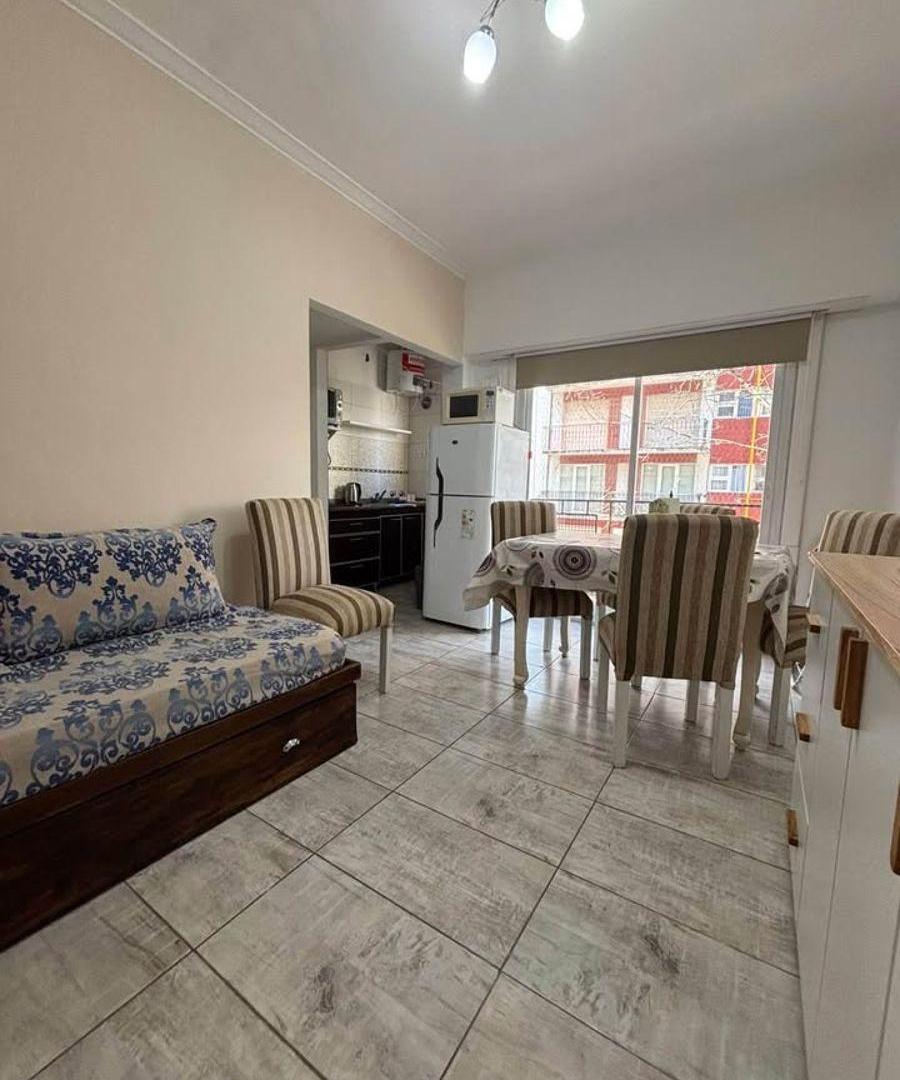 Foto de Departamento en venta 2 ambientes reciclado y amoblado con balcon, imagen 2