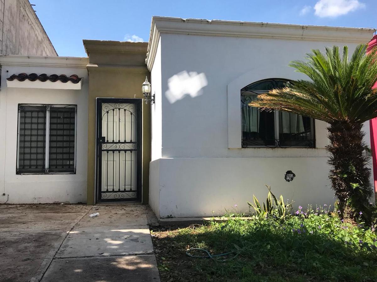 CASA DE 6 AMB. CON GARAGE, PATIO CON JARDÍN Y PARRILLA!!