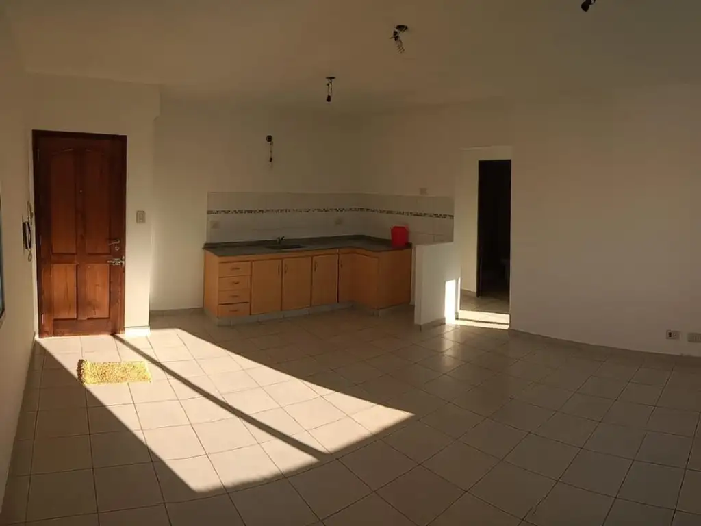 Foto de DEPARTAMENTO DE 2 AMBIENTES CON COCH. CUB 5 CUAD. EST. MERLO, imagen 2