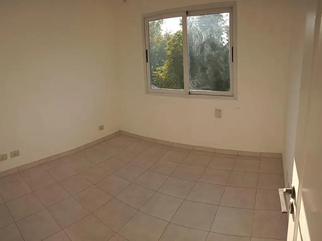 Foto de DEPARTAMENTO DE 2 AMBIENTES CON COCH. CUB 5 CUAD. EST. MERLO, imagen 3