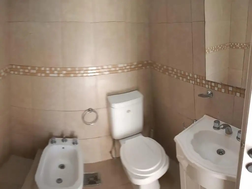 Foto de DEPARTAMENTO DE 2 AMBIENTES CON COCH. CUB 5 CUAD. EST. MERLO, imagen 4