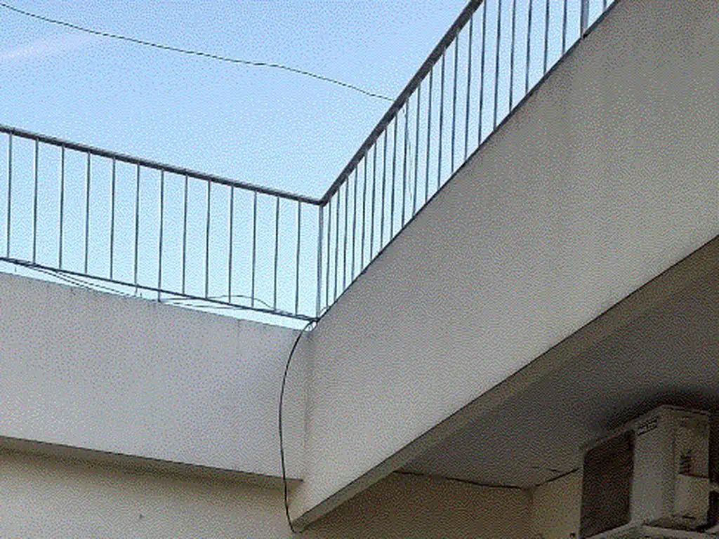 Foto de casa con local y garaje, imagen 2