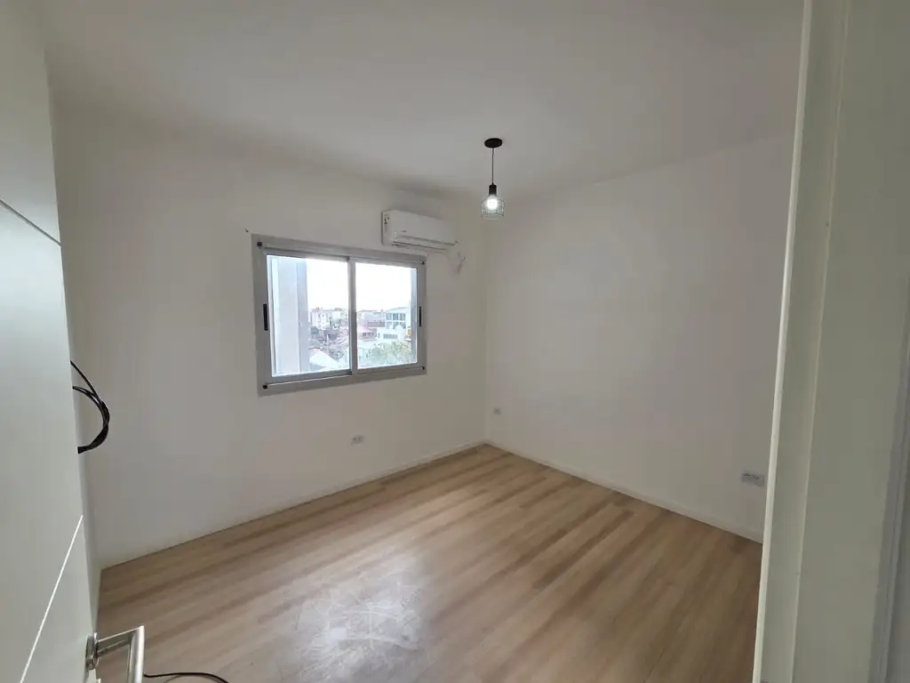 Foto de Departamento amplio, dos ambientes y vista panorámica, imagen 2