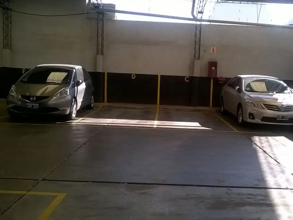Foto de Cochera Cubierta con acceso independiente en excelente ubicacion, imagen 1
