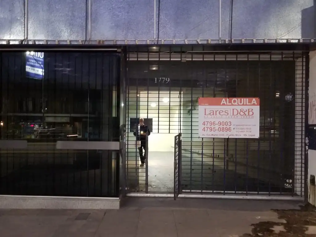 Foto de LOCAL EN IMPORTANTE ZONA COMERCIAL FRENTE DE 6,75mts., imagen 3