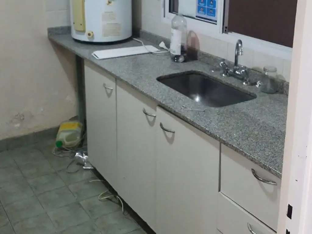 Foto de LOCAL EN IMPORTANTE ZONA COMERCIAL FRENTE DE 6,75mts., imagen 5