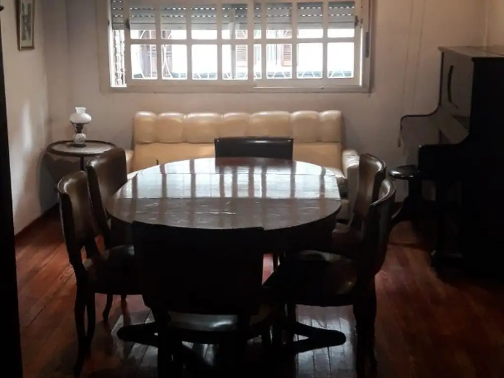 Foto de EN VENTA HERMOSA CASA-3 DORMITORIOS-TERRAZA-LAVADERO-GARAJE, imagen 2