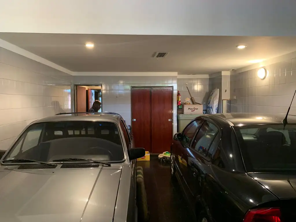 Foto de FLORESTA VENTA CHALET 5 AMB, GRJE 3 AUTOS y QUINCHO. EXCELENTE ESTADO, imagen 3