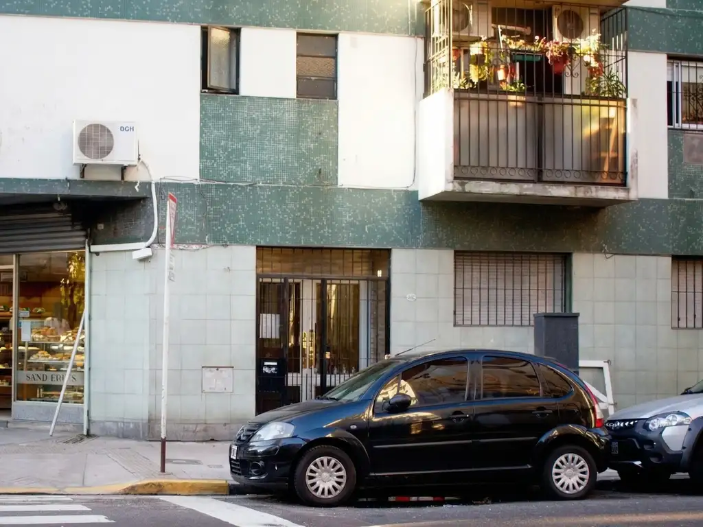 Foto de Monoambiente luminoso con cocina separada en San Cristóbal, imagen 2