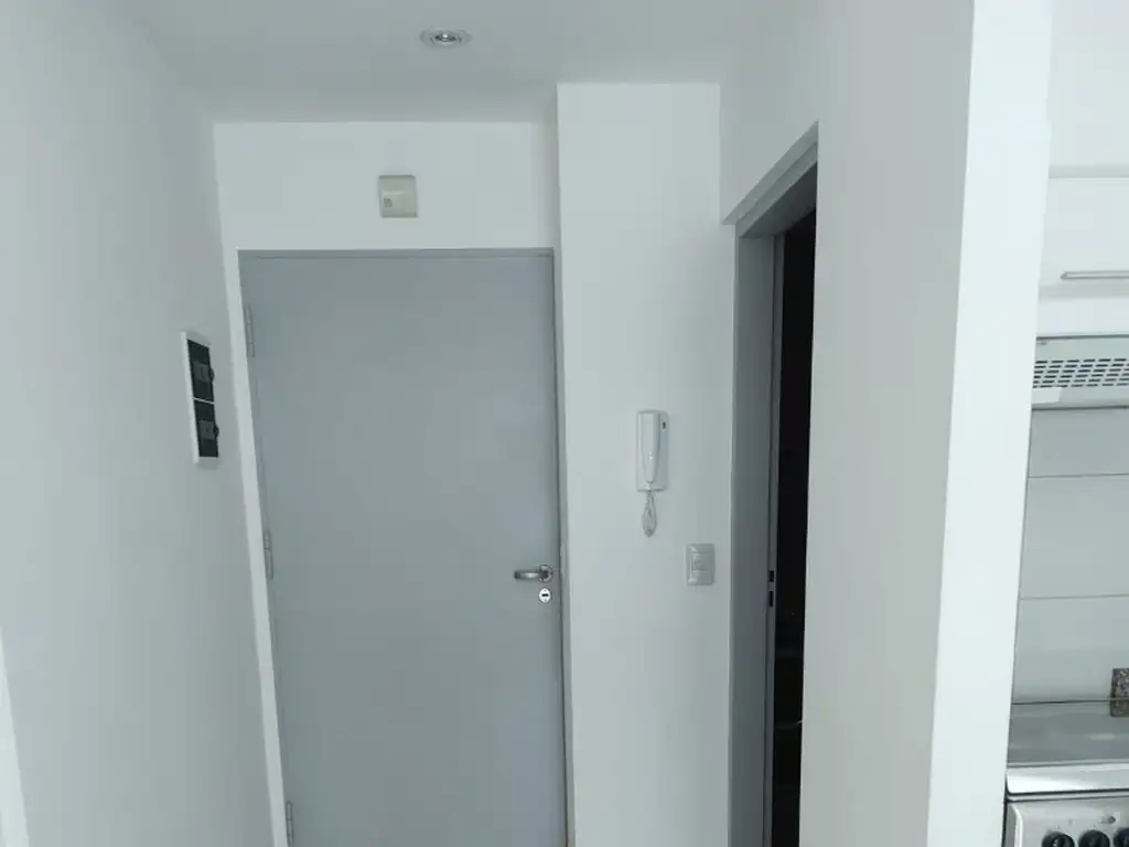 Foto de DEPARTAMENTO MONOAMBIENTE AL FRENTE CON AMPLIO BALCON APTO PROFESIONAL, imagen 1