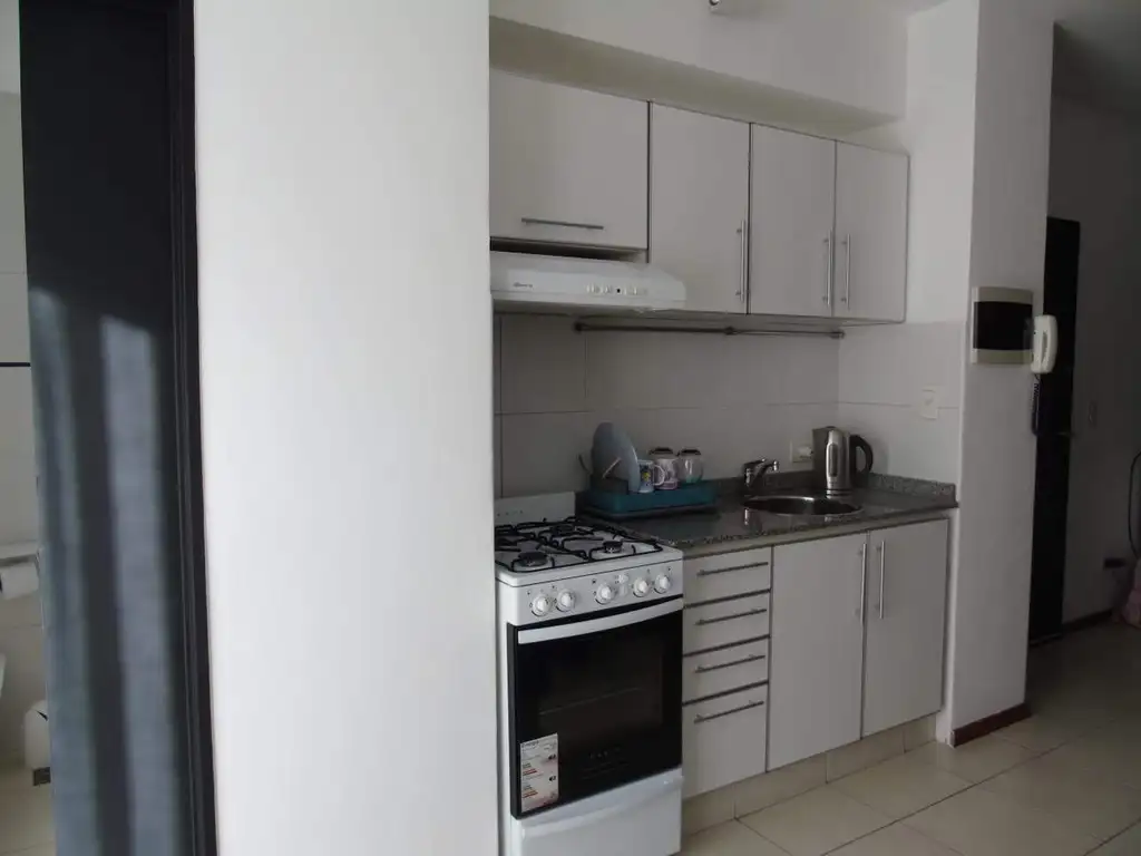 Foto de Neuquen 1852 Piso 7° Monoambiente con balcón al frente, a 50 Mts de, imagen 4