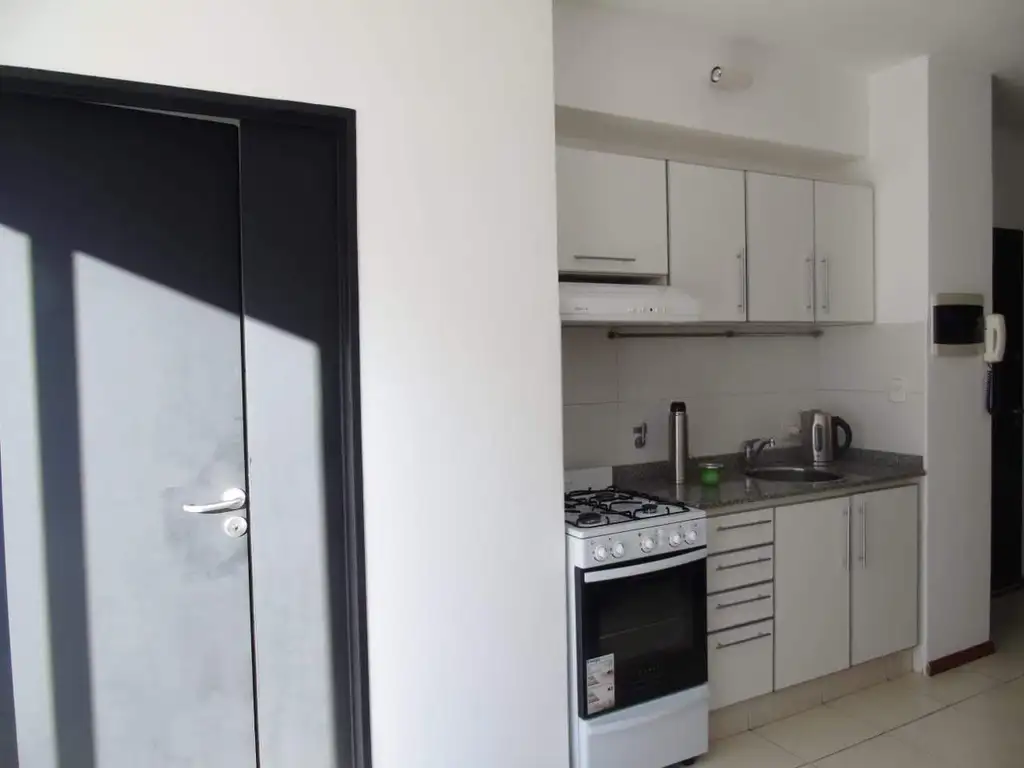 Foto de Neuquen 1852 Piso 7° Monoambiente con balcón al frente, a 50 Mts de, imagen 5
